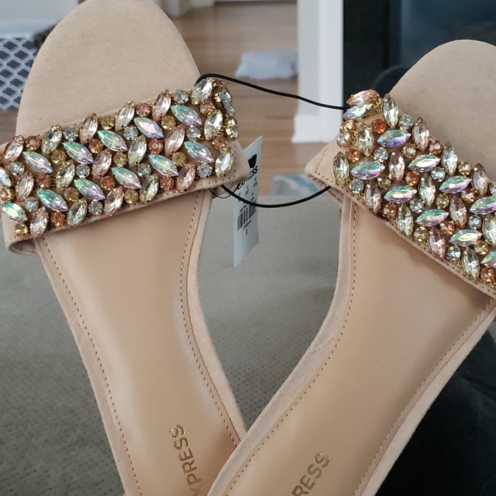 Express flat sandals